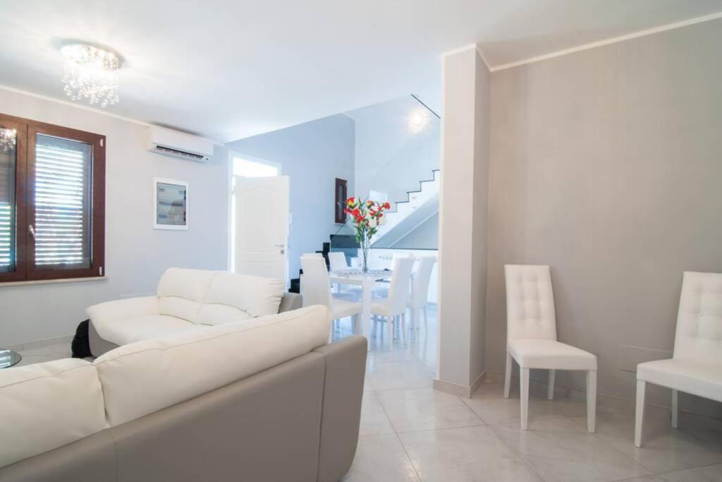 Villa Hh Selection Emiro Lascari Exterior foto